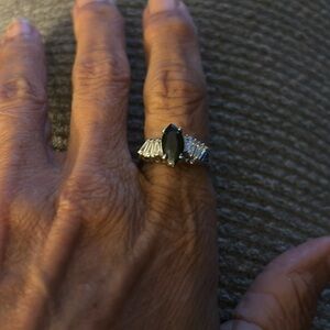 Vintage fashion ring size 8.5 black stone set in silver tone ring